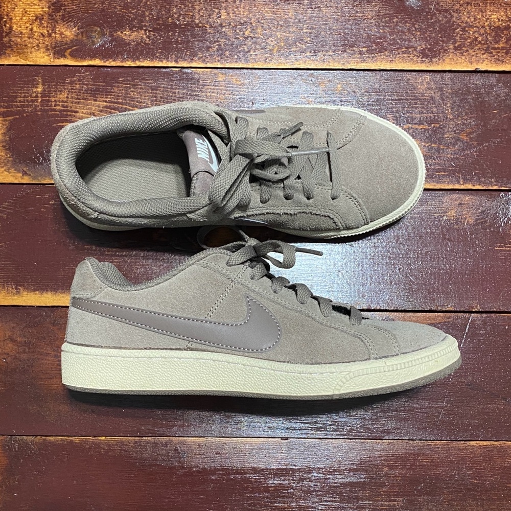 Nike Court Royale